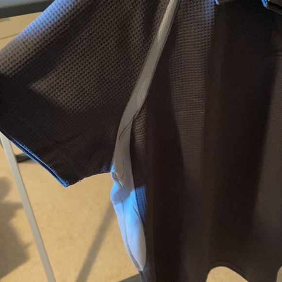 Grey Golf shirt with silver contrast. Fits like XL - Picture 4 of 5